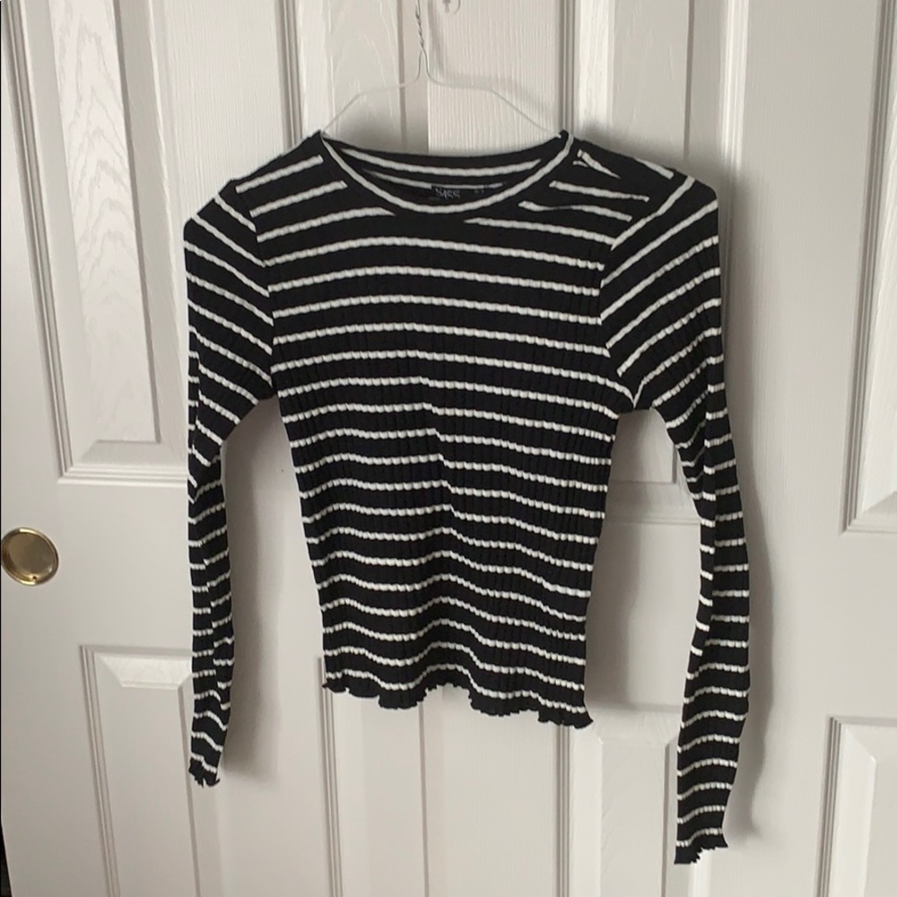 Black and White Stripped Stretchy Blouse + SH